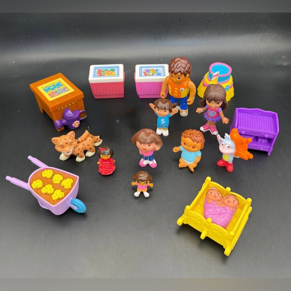 Lot of 17 Dora the Explorer Dollhouse  Figures, Accessories, Diego, Baby, Boots